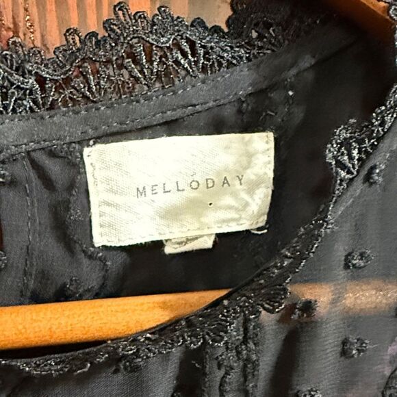 MELLODAY Vibrant Floral Blouse with Black Sheer Neckline - Picture 2 of 8